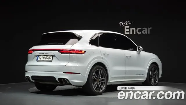 Porsche Cayenne 2023 thumb 2