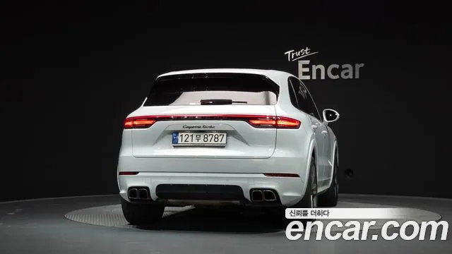 Porsche Cayenne 2023 thumb 4