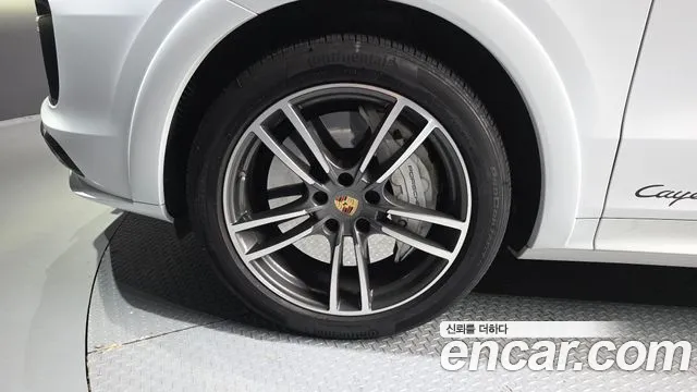 Porsche Cayenne 2023 thumb 5