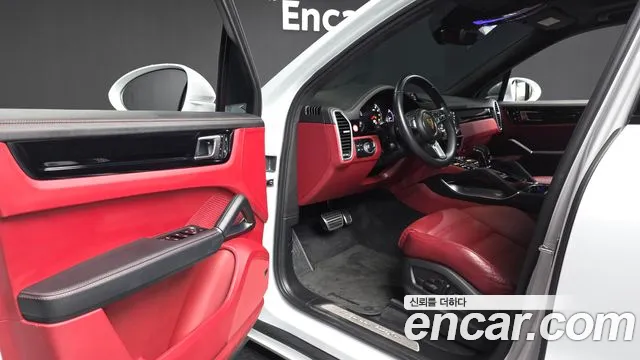 Porsche Cayenne 2023 thumb 10