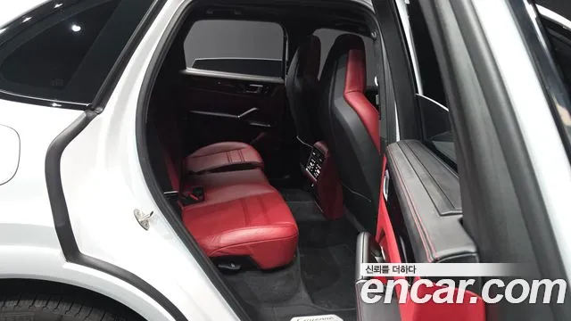 Porsche Cayenne 2023 thumb 12