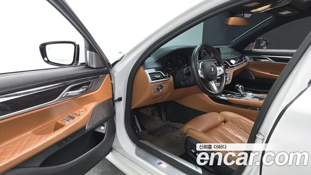 BMW 7-Series 2020 thumb 9