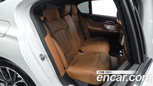 BMW 7-Series 2020 thumb 11