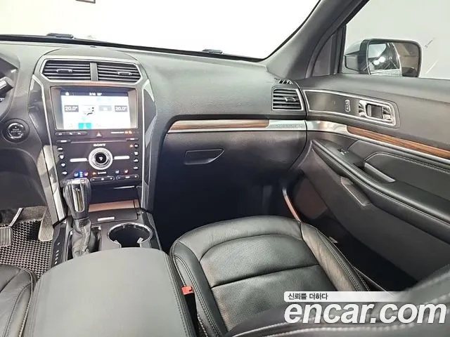 Ford Explorer 2019 thumb 10
