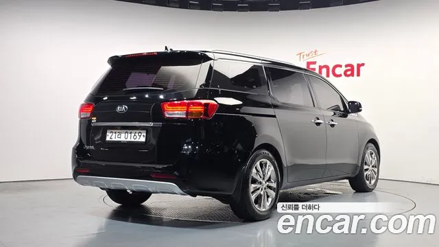 Kia Carnival 2017 thumb 2