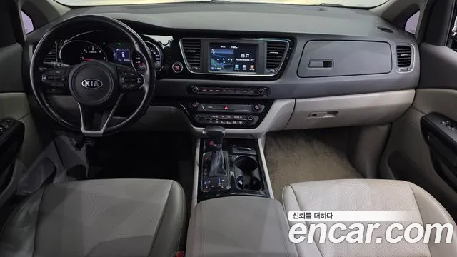 Kia Carnival 2017 thumb 7