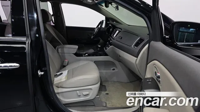 Kia Carnival 2017 thumb 11