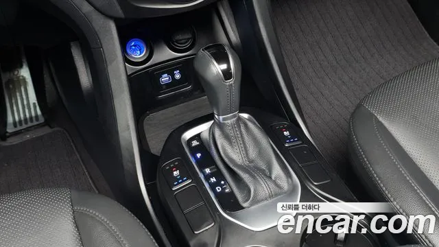 Hyundai Santa Fe 2017 thumb 9