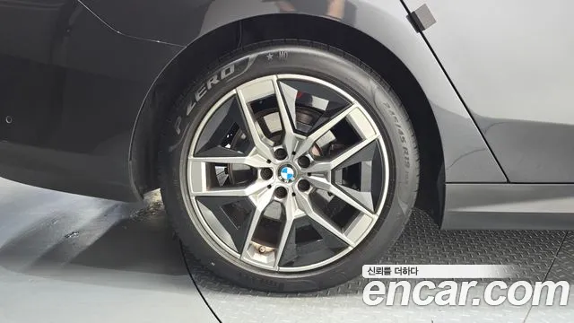 BMW 5-Series 2023 thumb 5