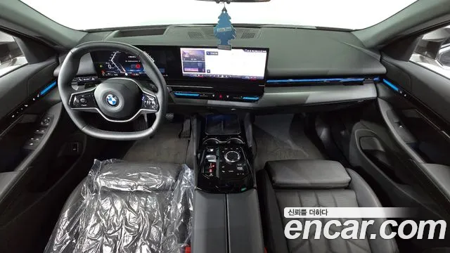 BMW 5-Series 2023 thumb 7