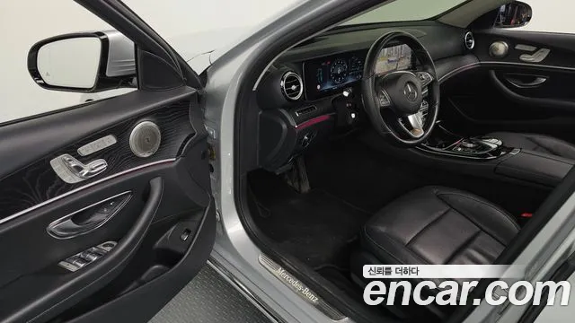 Mercedes-Benz E-Класс 2016 thumb 10