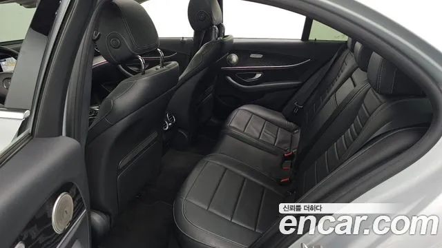 Mercedes-Benz E-Класс 2016 thumb 11