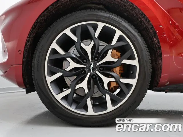 Astonmartin DBX 2021 thumb 9