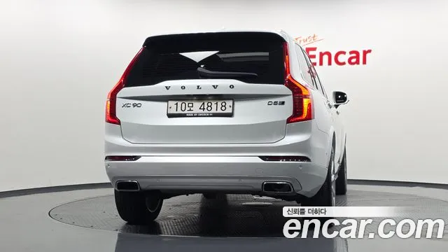 Volvo XC90 2018 thumb 3