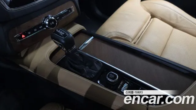 Volvo XC90 2018 thumb 8