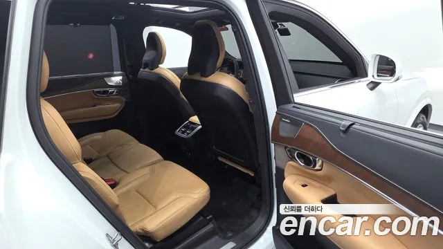 Volvo XC90 2018 thumb 10