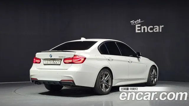 BMW 3-Series 2018 thumb 2