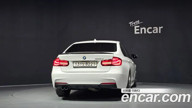 BMW 3-Series 2018 thumb 4