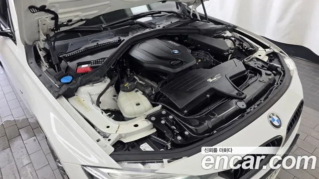 BMW 3-Series 2018 thumb 6