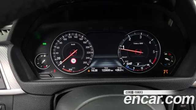 BMW 3-Series 2018 thumb 8