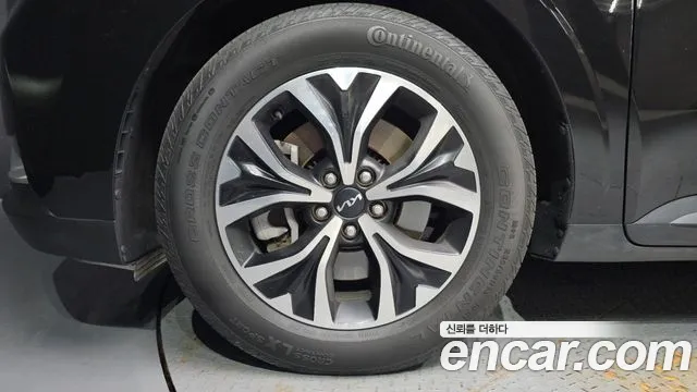 Kia Carnival 2023 thumb 5