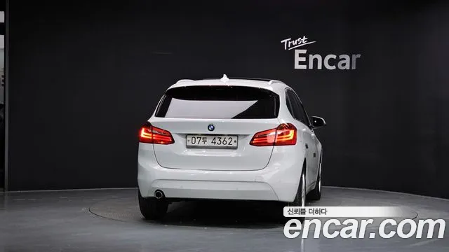 BMW 2-Series 2017 thumb 4