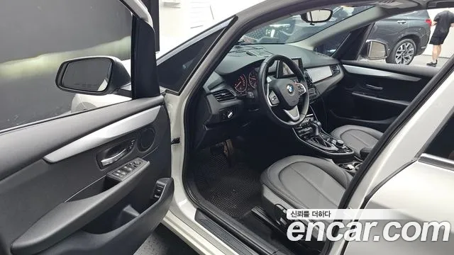 BMW 2-Series 2017 thumb 10