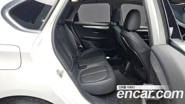 BMW 2-Series 2017 thumb 11
