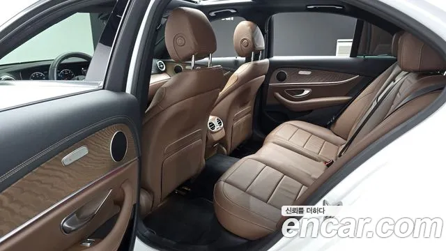 Mercedes-Benz E-Класс 2023 thumb 11