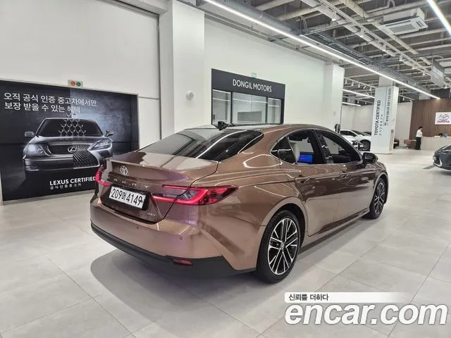 Toyota Camry 2024 thumb 2