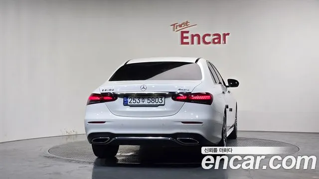 Mercedes-Benz E-Класс 2023 thumb 3