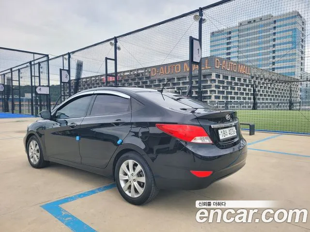 Hyundai Accent 2012 thumb 6
