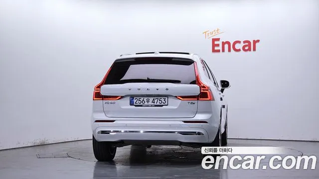 Volvo XC60 2025 thumb 3
