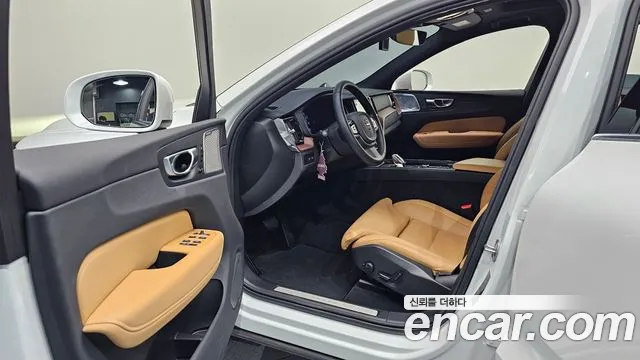 Volvo XC60 2025 thumb 9
