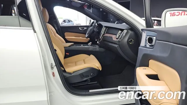 Volvo XC60 2025 thumb 10