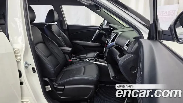 KG_Mobility_Ssangyong TIBOLI 2015 thumb 11