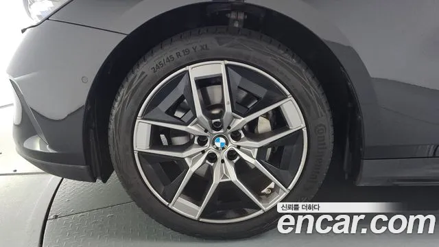 BMW 5-Series 2023 thumb 5