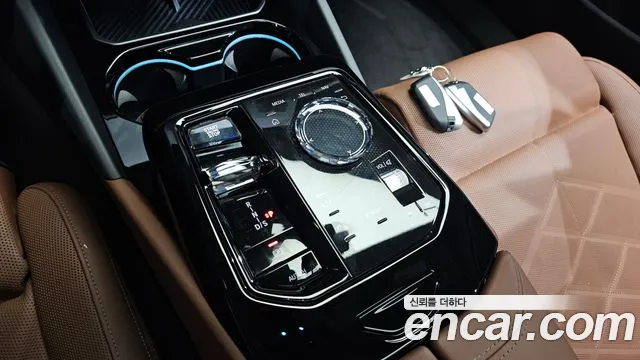 BMW 5-Series 2023 thumb 9