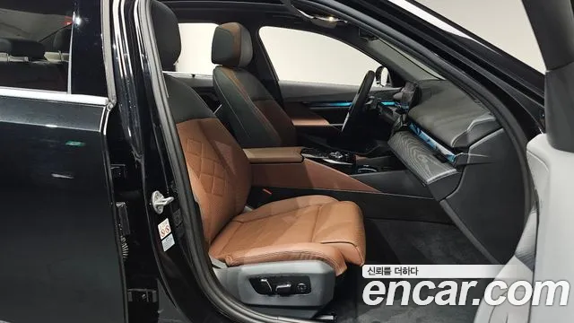 BMW 5-Series 2023 thumb 10