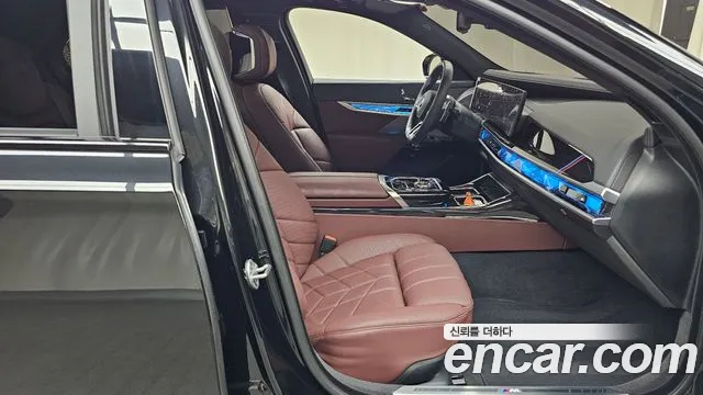 BMW 7-Series 2025 thumb 11