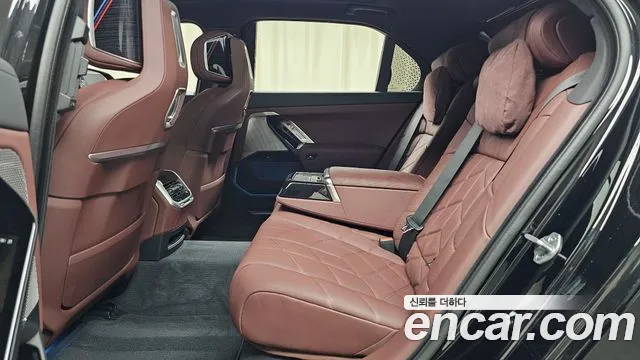 BMW 7-Series 2025 thumb 12