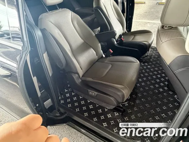 Kia Carnival 2024 thumb 10