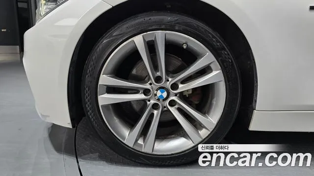 BMW 3-Series 2015 thumb 5