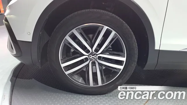 Volkswagen Tiguan 2023 thumb 5