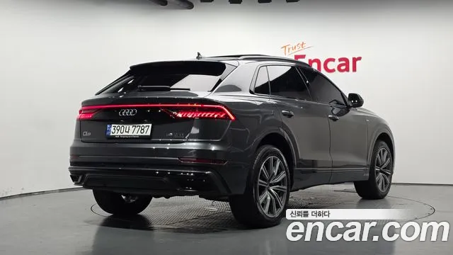 Audi Q8 2021 thumb 2