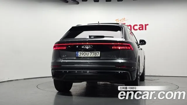 Audi Q8 2021 thumb 4