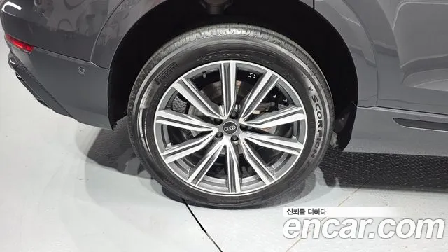 Audi Q8 2021 thumb 5