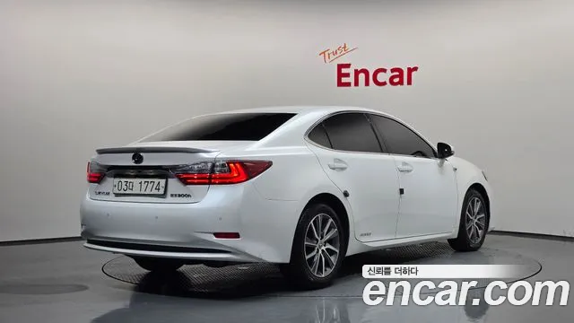 Lexus ES 2017 thumb 2
