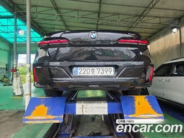 BMW 7-Series 2023 thumb 2