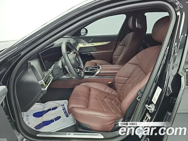 BMW 7-Series 2023 thumb 12